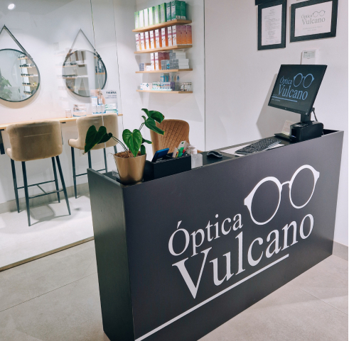 interior óptica Vulcano